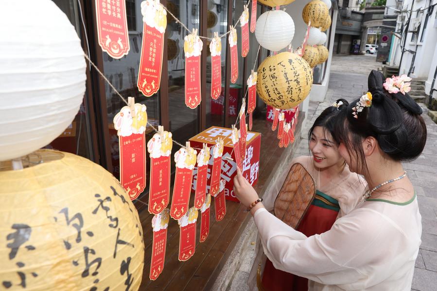 China sees 5.26 million crossborder trips during MidAutumn Festival