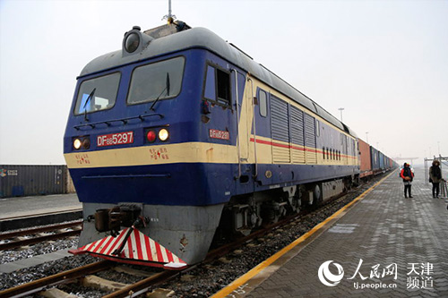 The first Tianjin-Minsk Freight train on its westward way to reach Europe. [people.cn]