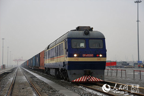 The first Tianjin-Minsk Freight train on its westward way to reach Europe. [people.cn]