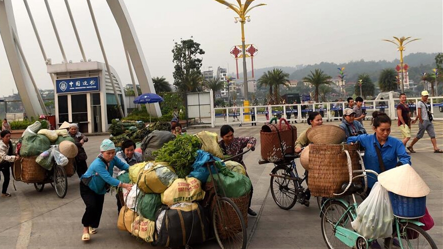 Hekou Port sees booming border trade with Vietnam 