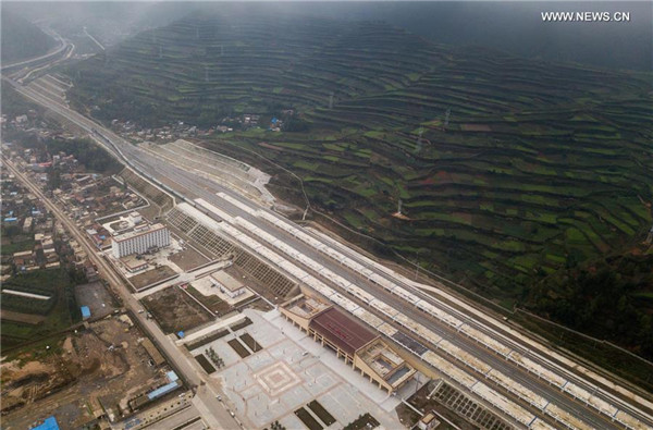Lanzhou-Chongqing railway to open to traffic on Sept. 29