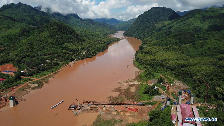 Chinese constructors complete foundation of cross-Mekong River super bridges