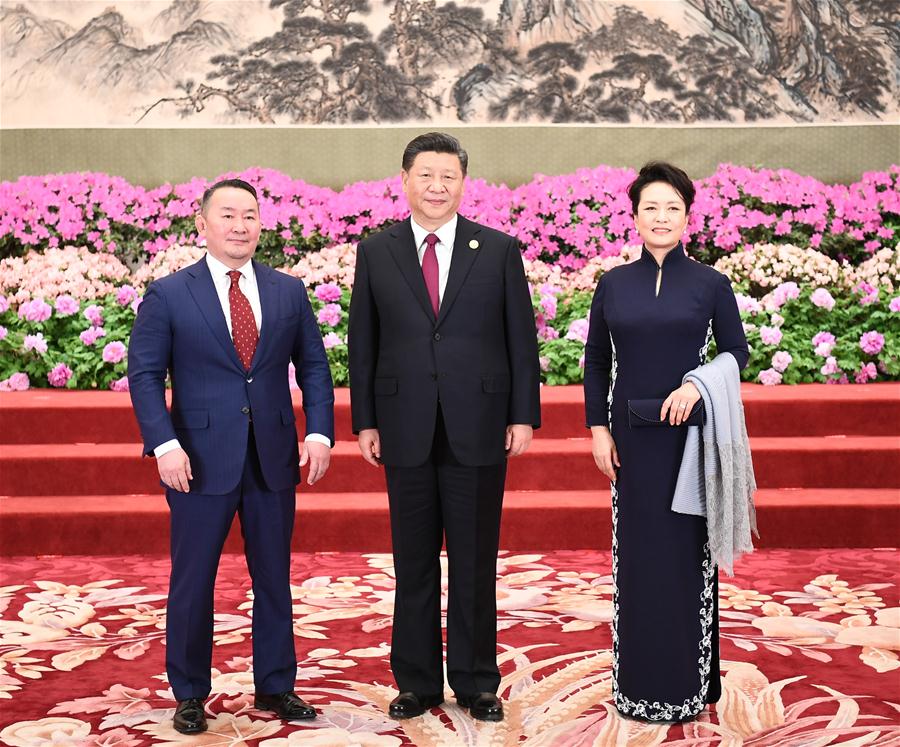 Xi hosts banquet for guests attending Belt and Road forum