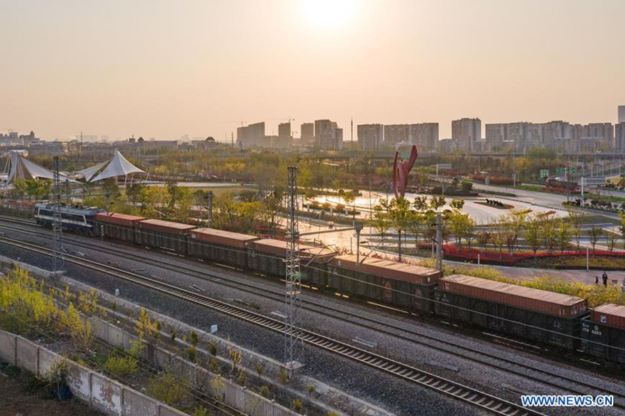 China-Europe freight trains make 1,941 trips, up 15 pct in 1st quarter