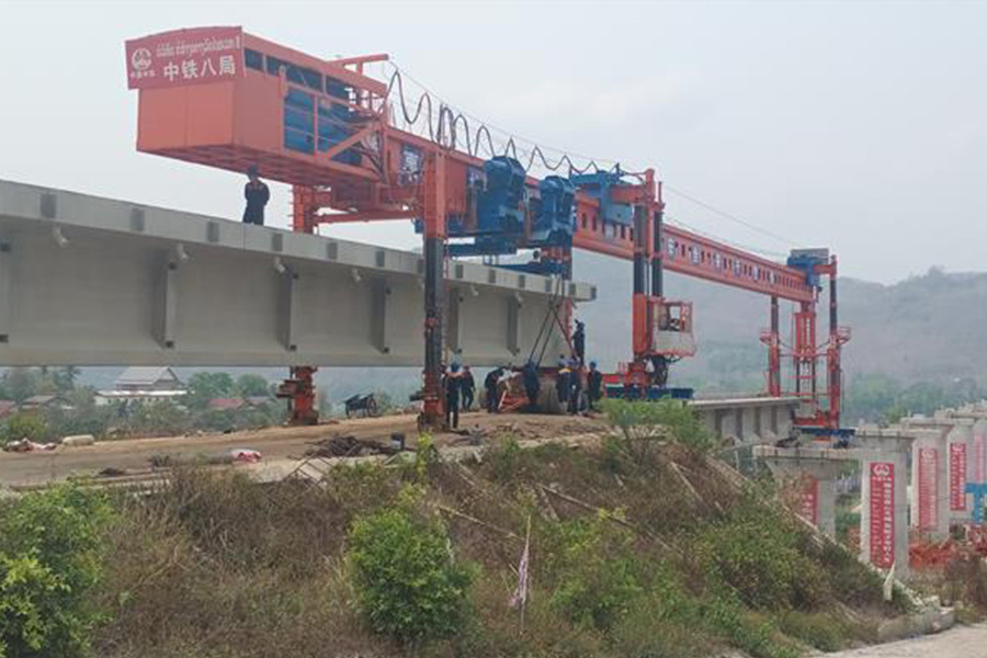 China-Laos railway setting beams on cross-Mekong River bridge