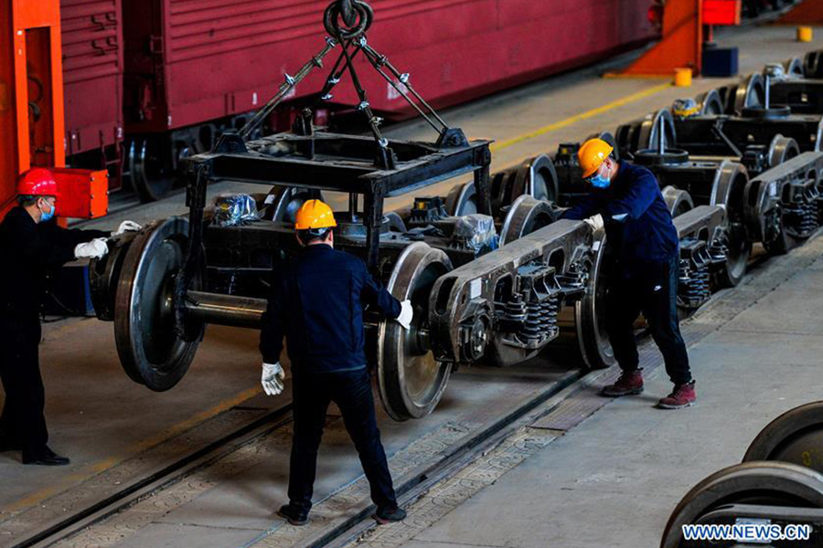 Train specialized for transporting vehicles used to shorten border-crossing time