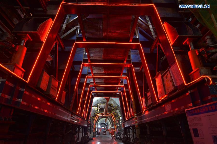 China-Laos railway's 2nd longest tunnel drilled