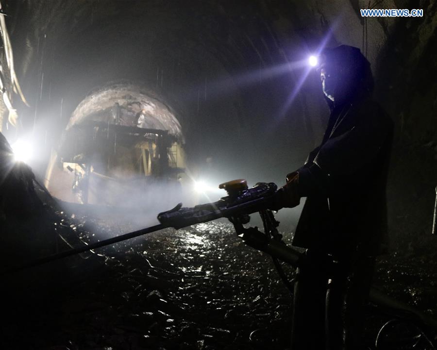 China-Laos railway's 2nd longest tunnel drilled