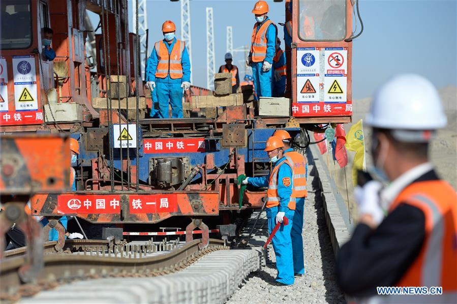 New railway laid to quicken Xinjiang's exchanges with Qinghai and beyond