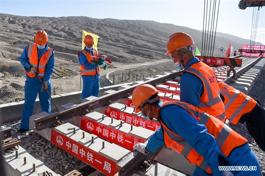 New railway laid to quicken Xinjiang's exchanges with Qinghai and beyond