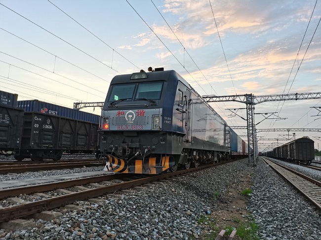 Wuhan sees 800th freight train depart for Europe