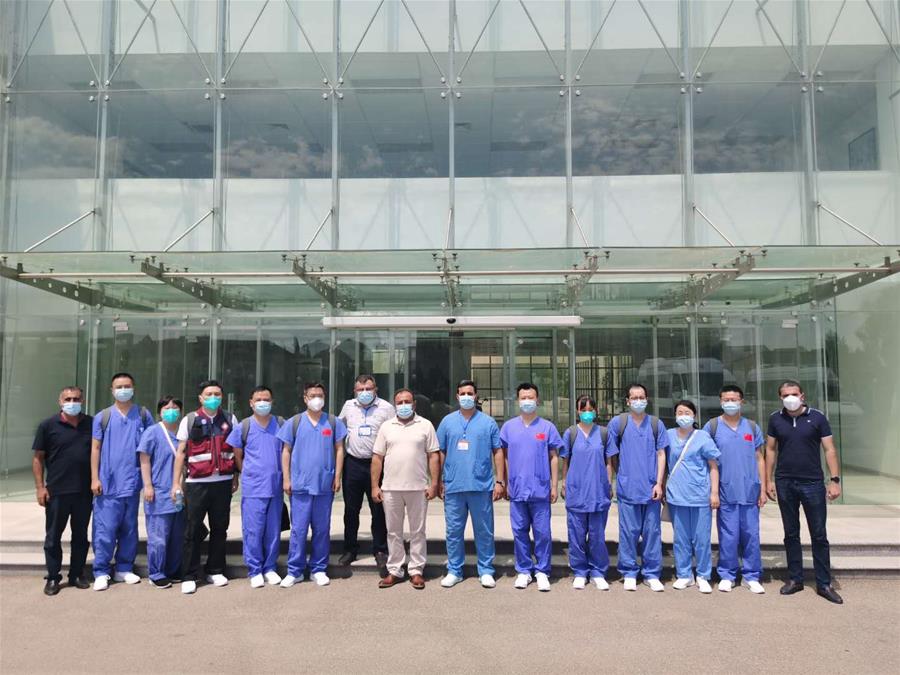 Chinese medics share experience in COVID-19 treatment with Azerbaijani counterparts