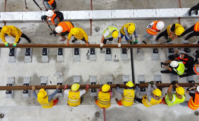 Beijing-Xiong'an high-speed railway marks new milestone