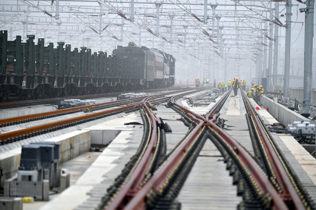 Beijing-Xiong'an high-speed railway marks new milestone