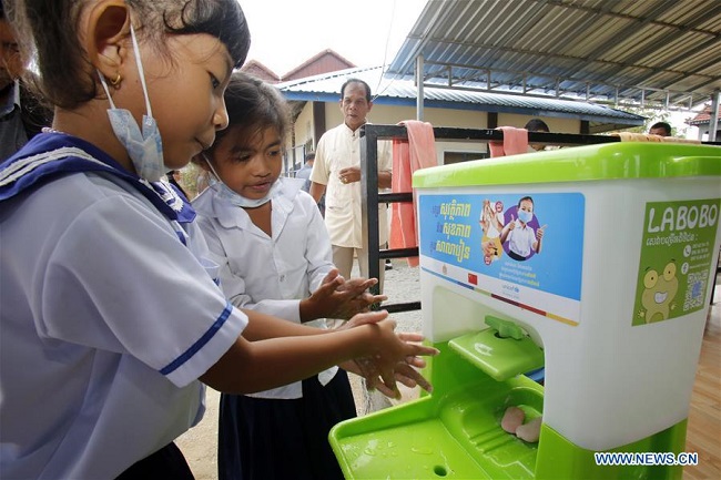 China provides hygiene supplies to pre-schools in Cambodia, benefiting 70,000 pupils