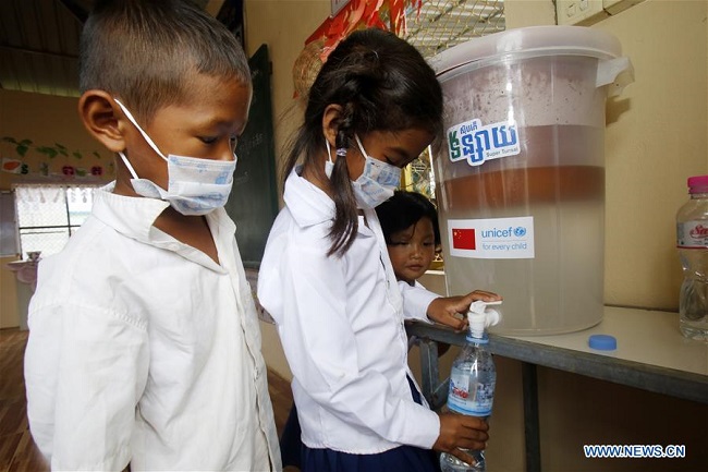 China provides hygiene supplies to pre-schools in Cambodia, benefiting 70,000 pupils