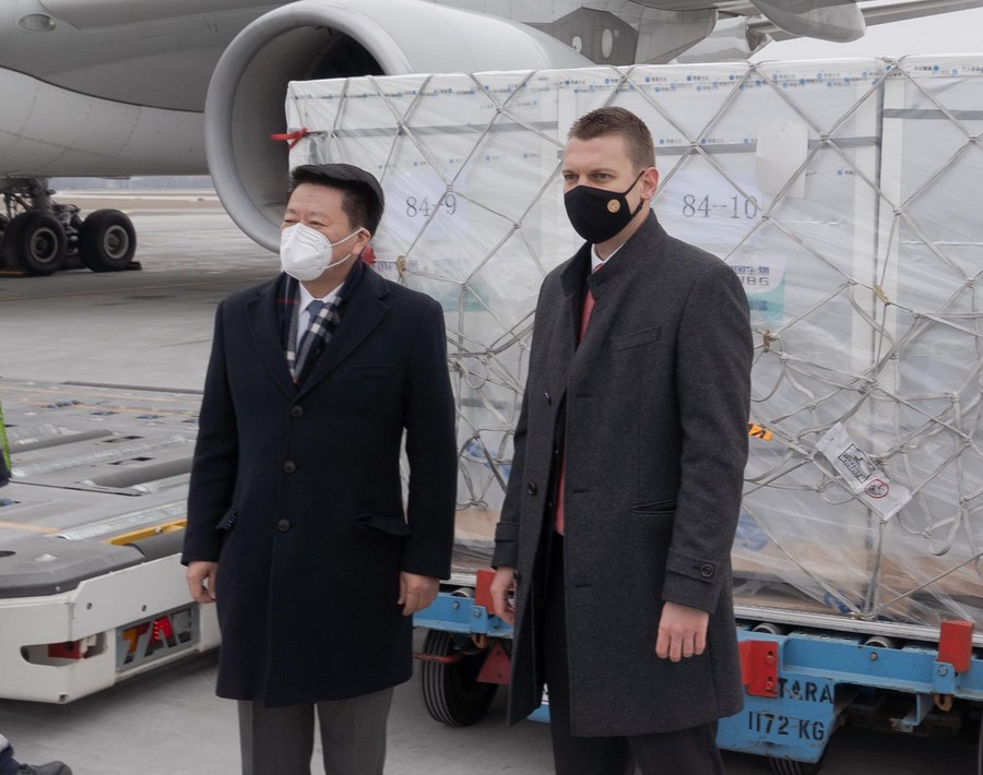 First batch of Chinese COVID-19 vaccine arrives in Hungary