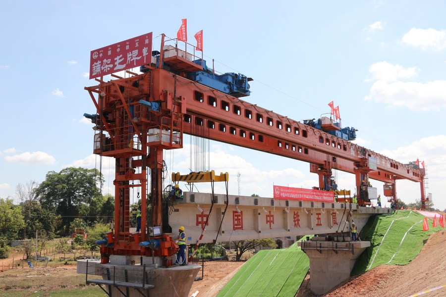 Carrying forward "spirit of ox," builders strive for timely completion of China-Laos railway