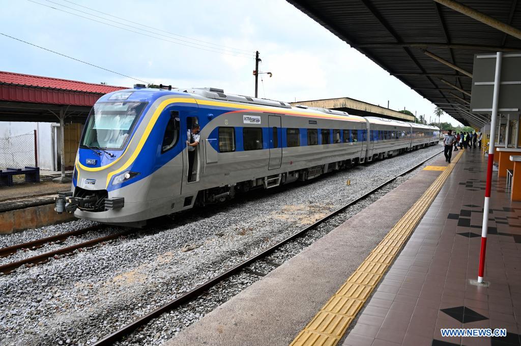 Diesel trains manufactured by China put into operation in Malaysia