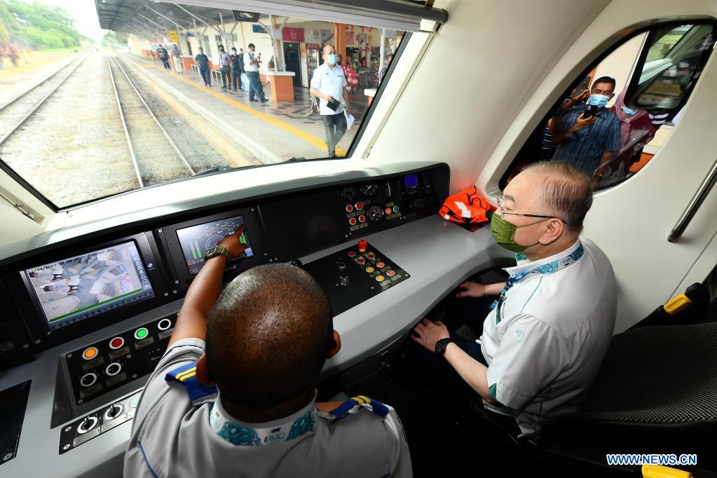 Diesel trains manufactured by China put into operation in Malaysia