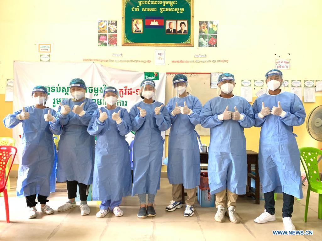 Chinese-educated Cambodian doctors, students help vaccinate people against COVID-19