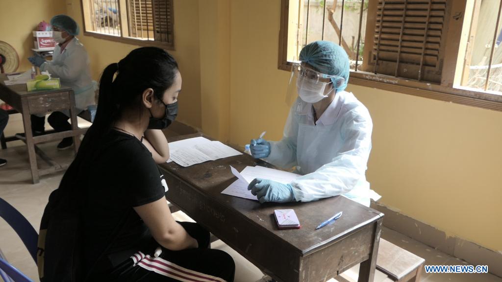 Chinese-educated Cambodian doctors, students help vaccinate people against COVID-19