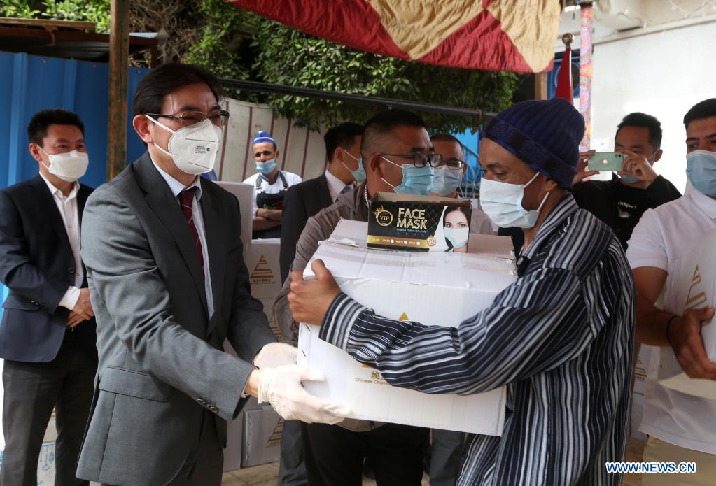 Chinese companies in Egypt donate food boxes to poor people during Ramadan