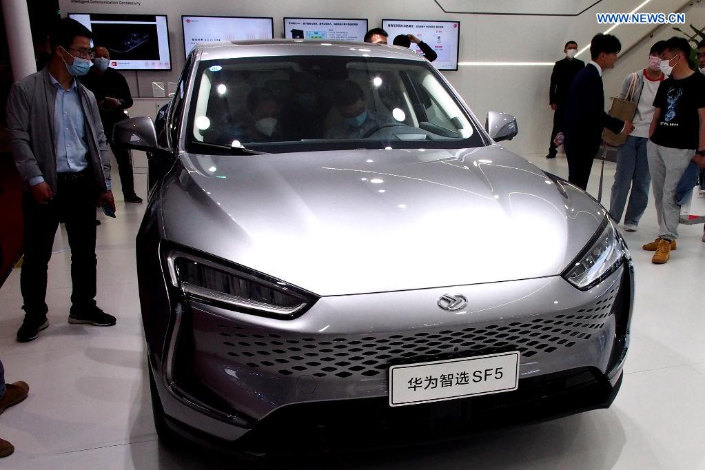 Int'l carmakers unveil new models at Shanghai auto show