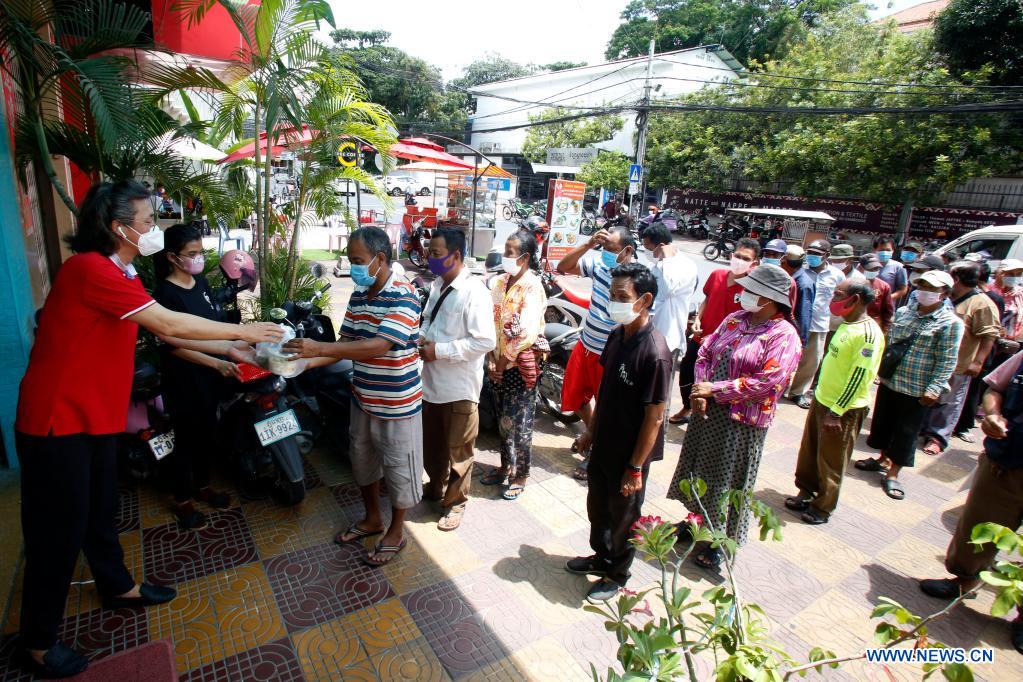 Chinese eatery in Phnom Penh shares Zongzi with Cambodians to mark Dragon Boat Festival