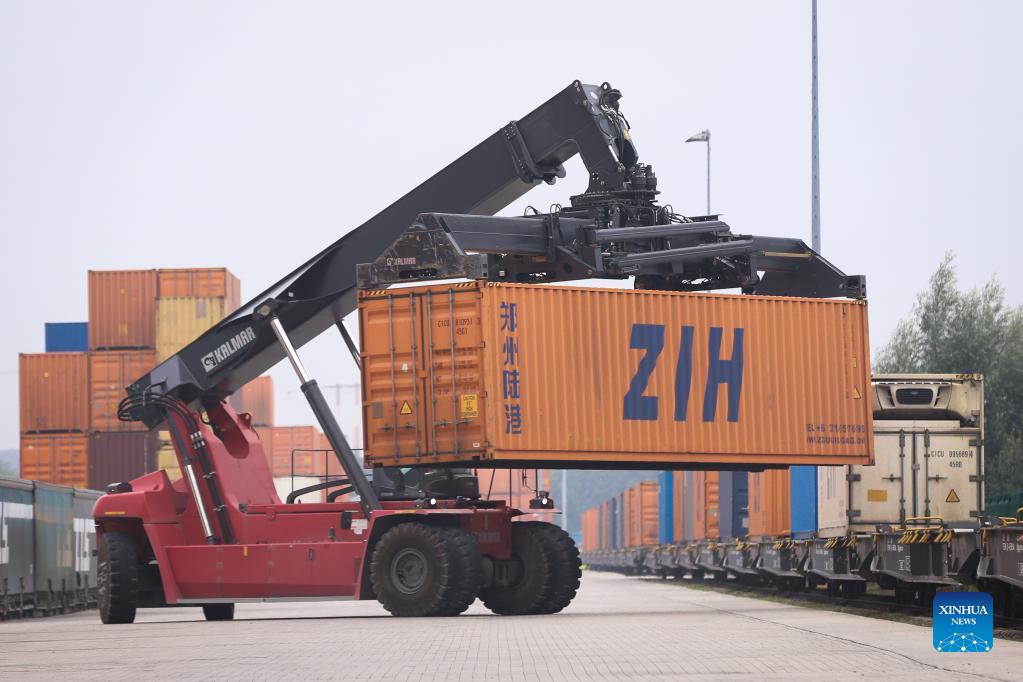 China-Europe freight train links Zhengzhou and Belgium's Liege