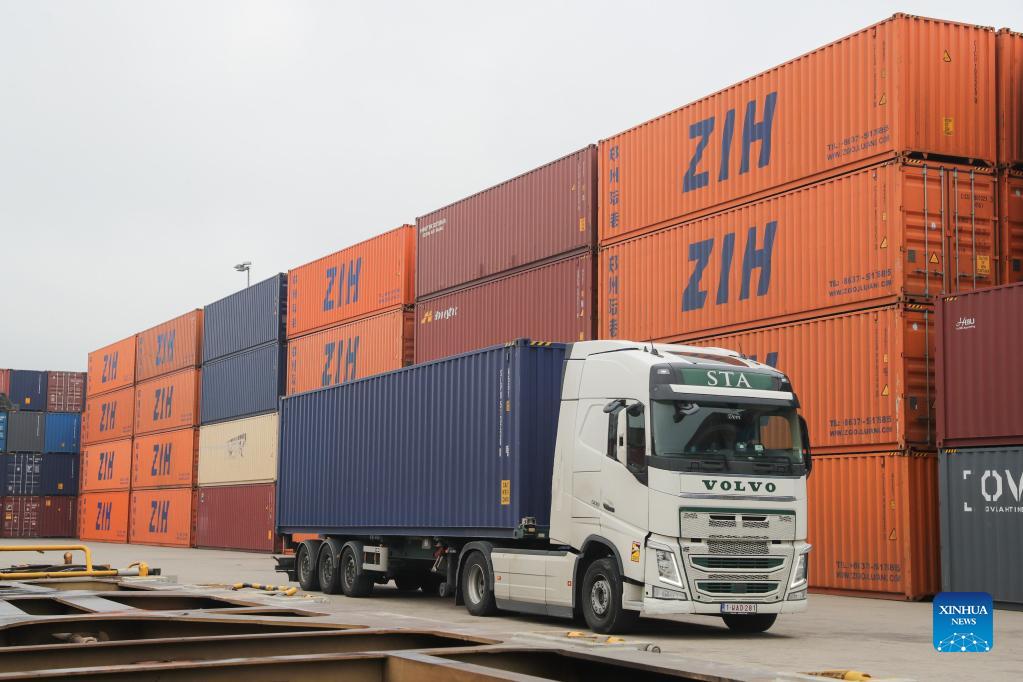 China-Europe freight train links Zhengzhou and Belgium's Liege