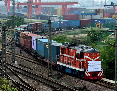 China-Europe freight train services surge in 2021