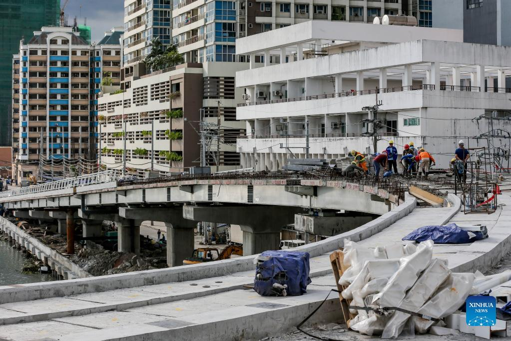 China-funded Binondo-Intramuros Bridge in Manila under construction