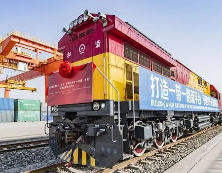 China-Europe freight train connects Xi'an with world
