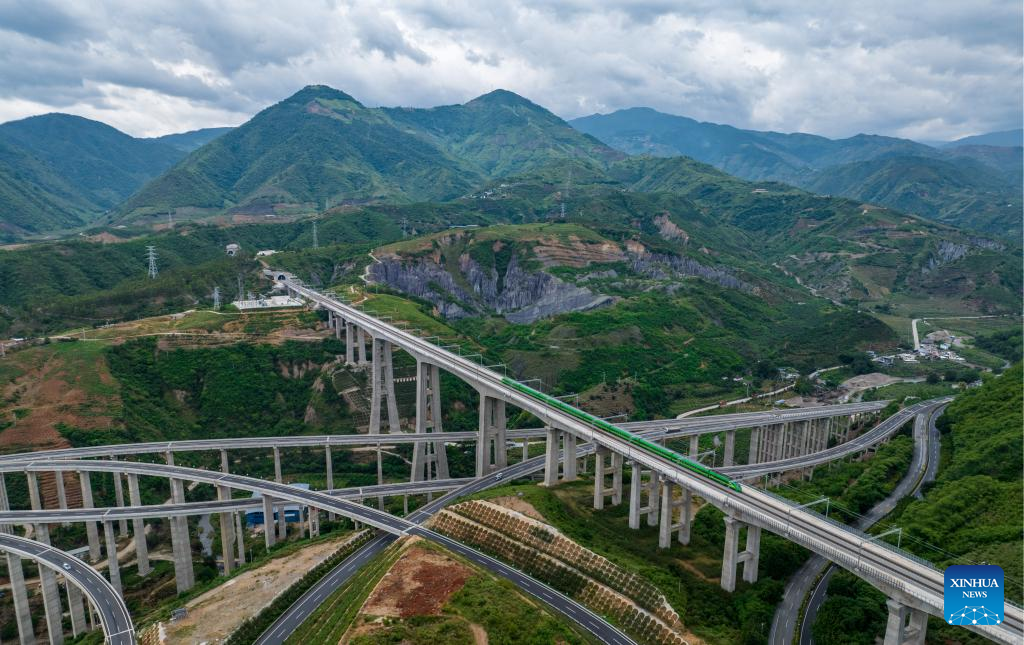 Cargo transport tops 4 mln tonnes on China-Laos Railway