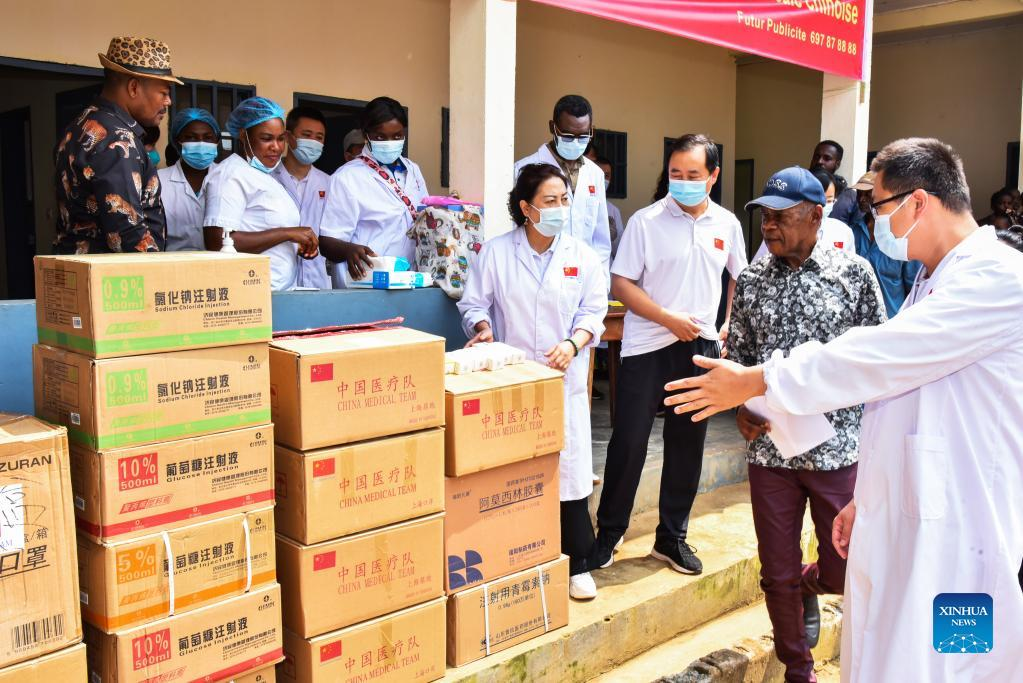 Chinese medical team provides free health care services in rural Cameroon