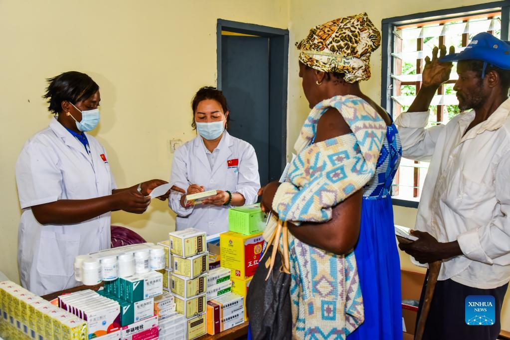 Chinese medical team provides free health care services in rural Cameroon