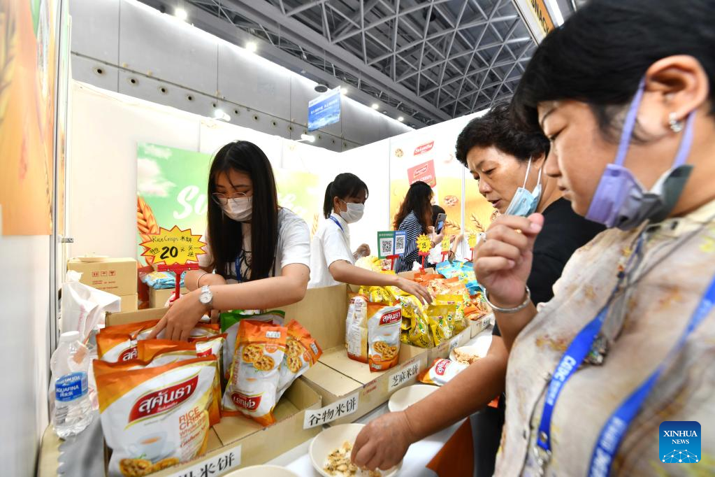 Featured commodities from ASEAN countries attract visitors at China-ASEAN Expo