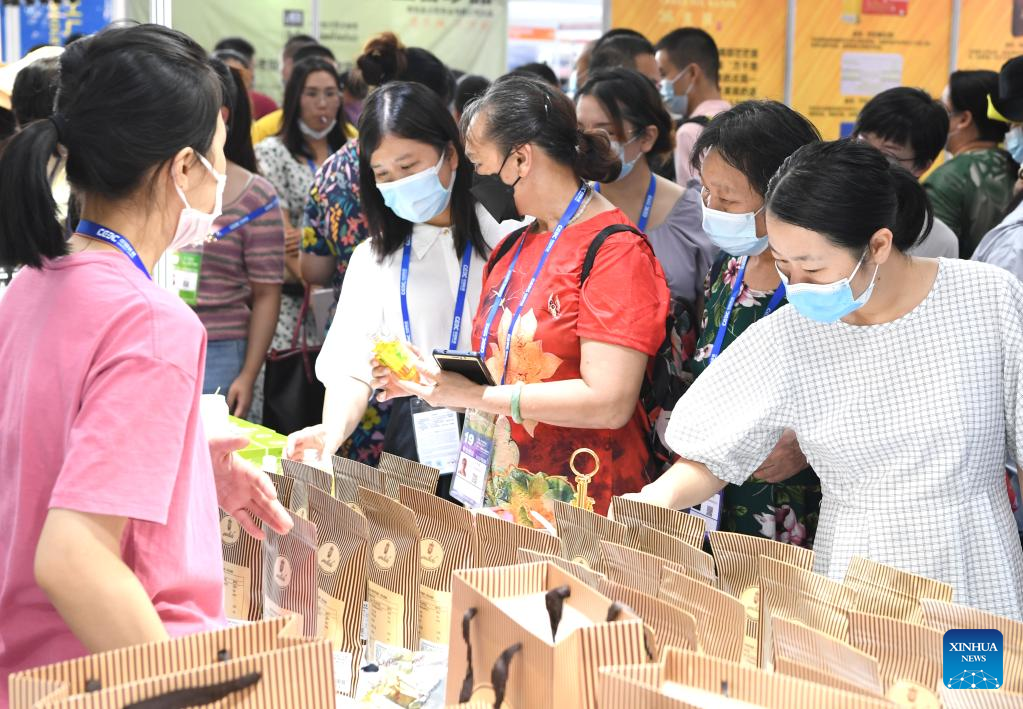 Featured commodities from ASEAN countries attract visitors at China-ASEAN Expo