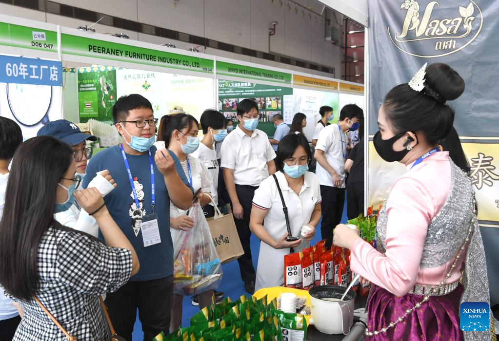 Featured commodities from ASEAN countries attract visitors at China-ASEAN Expo