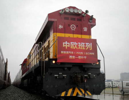 Int'l freight train helps Shaanxi NEVs go global