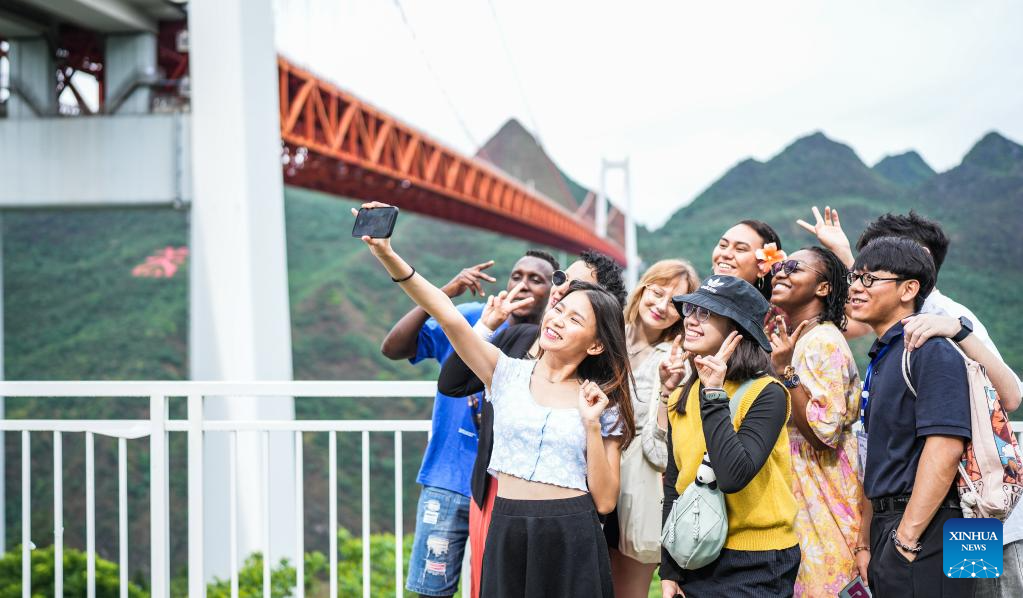 Int'l students attend culture promotion activity to learn about Guizhou