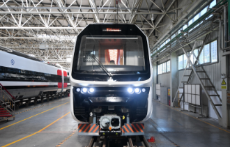 China's first new energy light rail vehicle for export to Argentina rolls off the production line